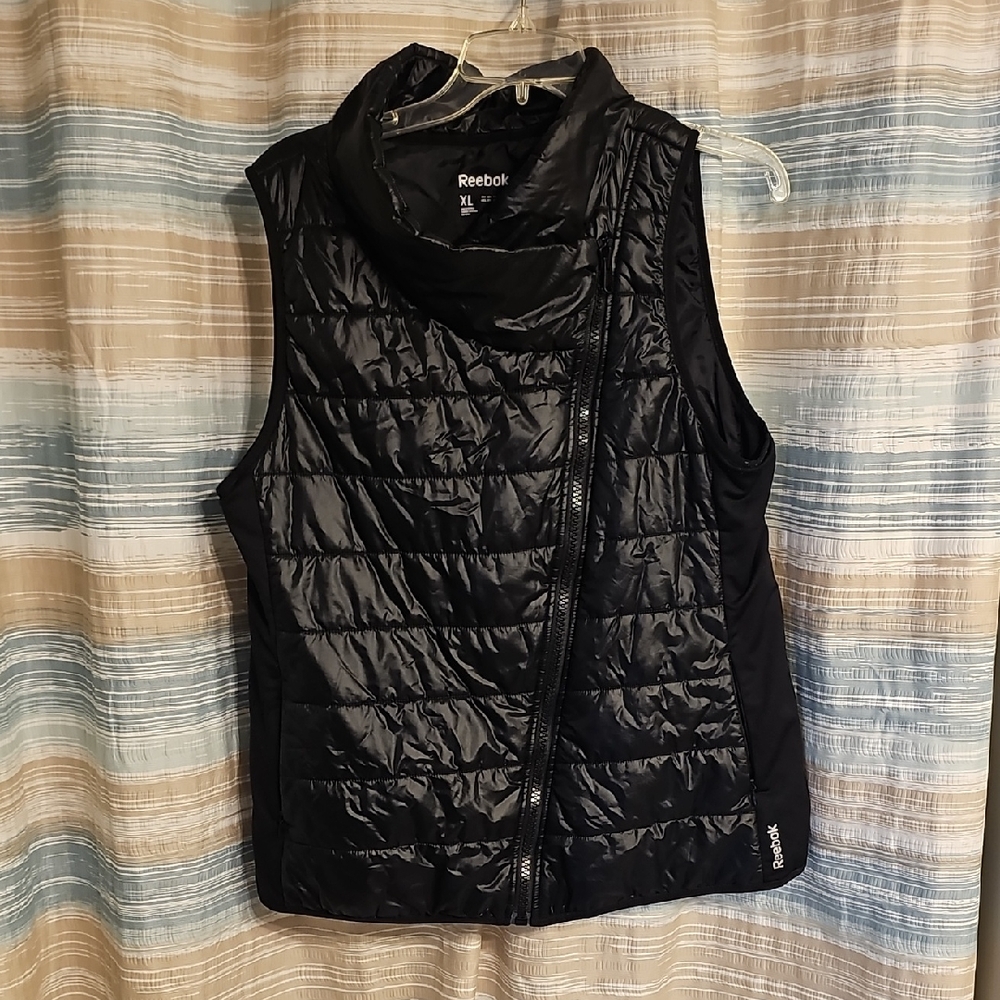 Reebok quilted Angled Cross Full-Zip Vest with pockets
